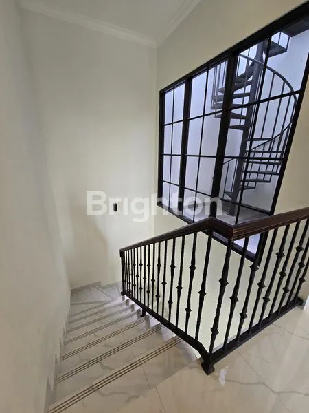 image RUMAH BANGUNAN MANDIRI BARU GRES SEMI FURNISH SIAP HUNI VANYA PARK BSD CITY (3)