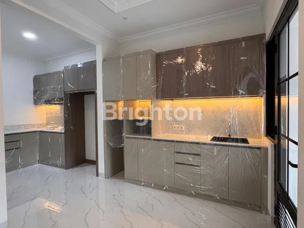 image RUMAH BANGUNAN MANDIRI BARU GRES SEMI FURNISH SIAP HUNI VANYA PARK BSD CITY (4)