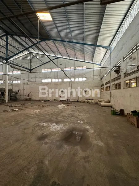 image DIJUAL BANGUNAN EX PABRIK DI RAYA KLETEK SIDOARJO, JARANG ADA SIAPA CEPAT DIA DAPAT, COCOK UNTUK GUDANG PENYIMPANAN ATAU PABRIK (8)