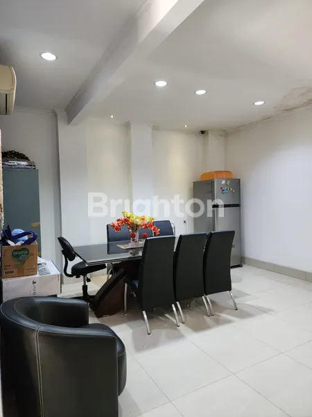 image RUMAH JELAMBAR (6)