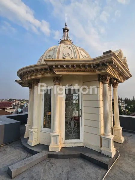 image DI JUAL RUMAH MEWAH ARSITEKTUR KLASIK YANG LUAS DAN ELEGAN, SIAP HUNIPULOMAS JAKARTA TIMUR (3)