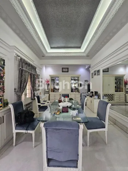 image DI JUAL RUMAH MEWAH ARSITEKTUR KLASIK YANG LUAS DAN ELEGAN, SIAP HUNIPULOMAS JAKARTA TIMUR (5)