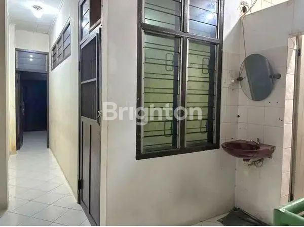 image RUMAH TAMBORA MINIMALIS 2LT LOKASI STRATEGIS JAKARTA BARAT (6)