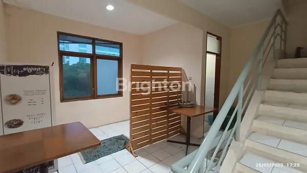 image RUKO 3,5 LANTAI SIAP HUNI DI TENGAH KOTA JALUR RAMAI DEPAN RUMAH SAKIT (7)