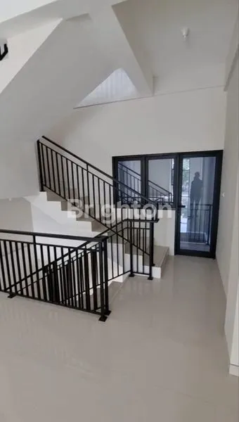 image RUKO 4 LANTAI MERR SANGAT STRATEGIS,  PUSAT BISNIS (2)