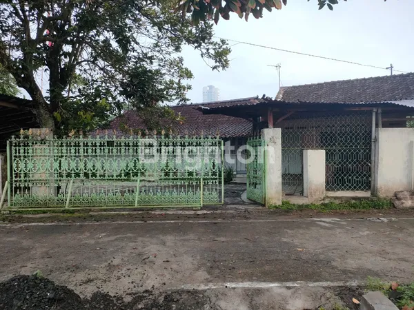 image RUMAH LAWASAN PENDOPO TENGAH KOTA SOLO (1)