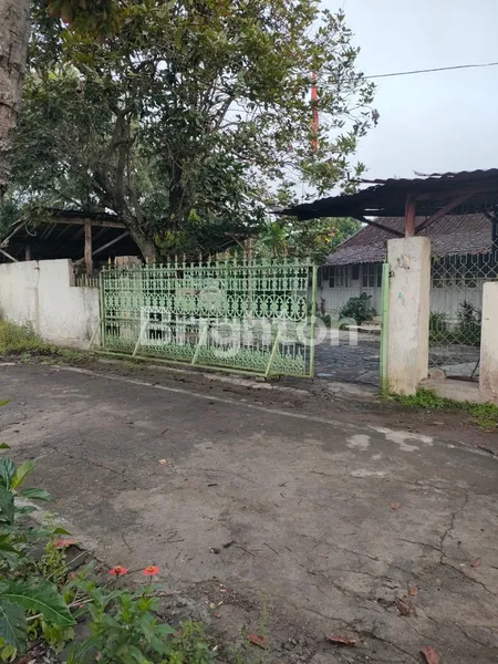 image RUMAH LAWASAN PENDOPO TENGAH KOTA SOLO (2)