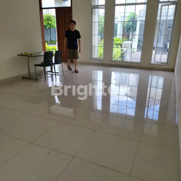 image RUMAH HOOK MEWAH SUMMARECON MUTIARA JADE (8)