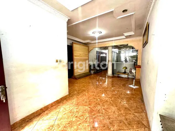 image RUMAH BESAR HOOK (3)