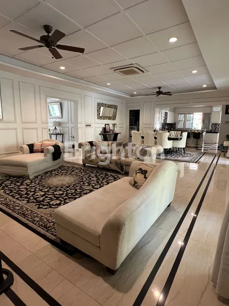 image DIJUAL RUMAH CANTIK MODEL EUROPEAN CLASSIC DI AMPERA CILANDAK (2)