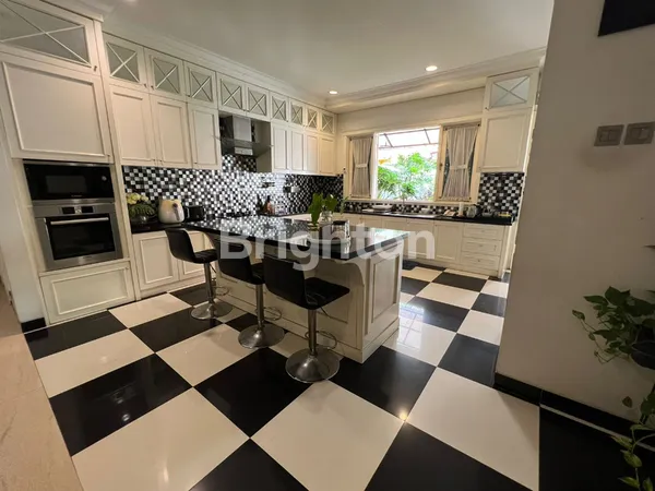 image DIJUAL RUMAH CANTIK MODEL EUROPEAN CLASSIC DI AMPERA CILANDAK (3)