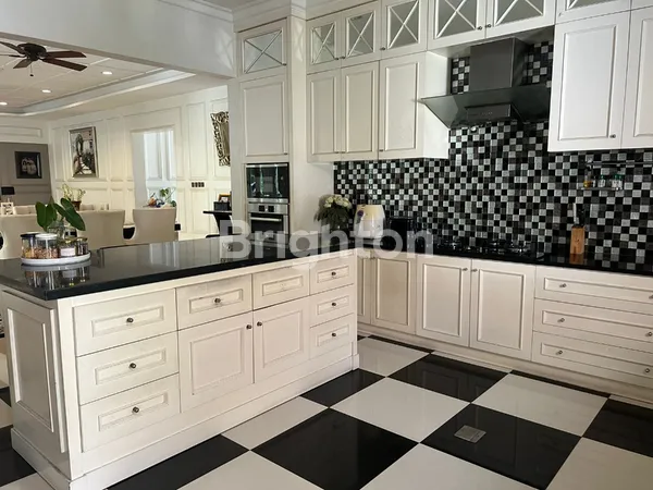 image DIJUAL RUMAH CANTIK MODEL EUROPEAN CLASSIC DI AMPERA CILANDAK (4)