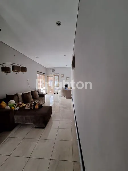 image RUMAH MEWAH FULL FURNISH ASRI SIAP HUNI DI KOTABARU PARAHYANGAN (4)