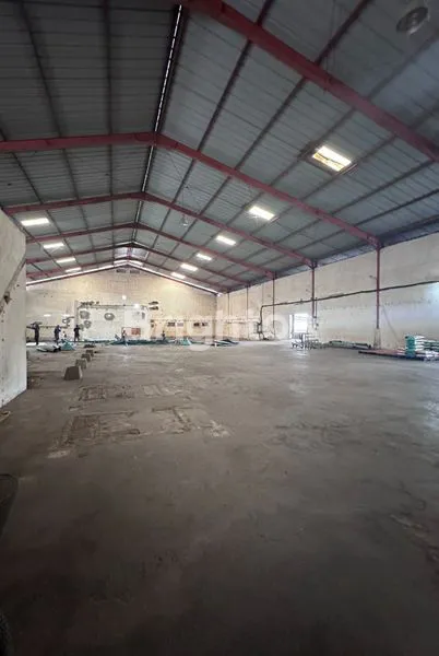 image PABRIK NOL JALAN RAYA PASURUAN DI ZONA INDUSTRI BANGUNAN KOKOH TERAWAT HARGA NEGOTIABLE (1)