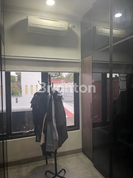 image RUMAH MEWAH 4 KT DI VILLA MELATI MAS, SERPONG (8)