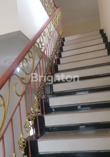 image RUMAH MEWAH 2LT DI GAJAH MUNGKUR SEMARANG (5)