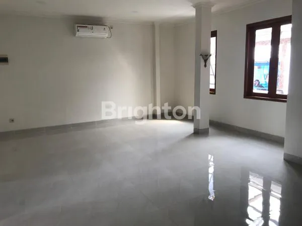 image JUAL RUMAH MASIH BARU 3 LANTAI KELAPA GADING JAKARTA UTARA (5)