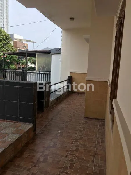 image JUAL RUMAH MASIH BARU 3 LANTAI KELAPA GADING JAKARTA UTARA (6)