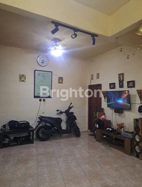 image RUMAH STRATEGIS DI BLOK S (6)