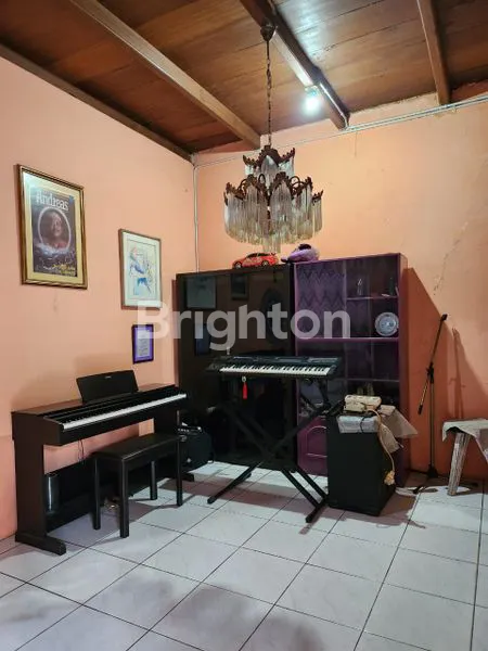 image RUMAH 2 LANTAI  DI LINGKUNGAN NYAMAN DI DALAM KOMPLEK. DKI   CIPAYUNG DEKAT MABES  CILANGKAP  JAKARTA TIMUR (4)