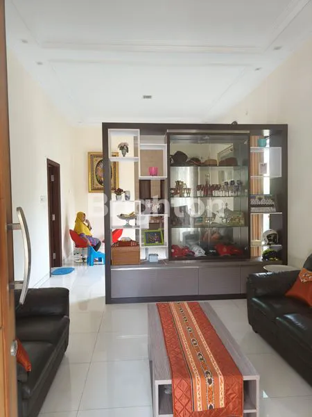 image RUMAH MEWAH 2 LANTAI TENGAH KOTA FULL FURNISH (5)