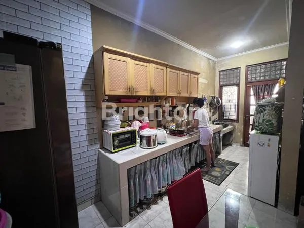 image RUMAH  2 LANTAI BERSIH TERAWAT DI LIMUS PRATAMA REGENCY (4)