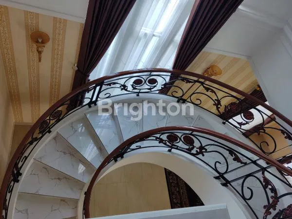 image RUMAH KLASIK MEWAH 2 LANTAI DI  TEBET TIMUR  (4)