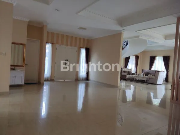 image RUMAH KLASIK MEWAH 2 LANTAI DI  TEBET TIMUR  (8)