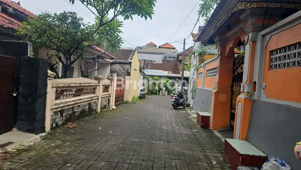 image RUMAH 2 LANTAI MODERN DI PADANGSAMBIAN, DENPASAR BARAT – LOKASI STRATEGIS & NYAMAN! (2)