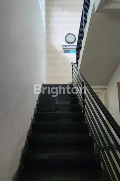 image RUMAH COCOK UNTUK BUKA USAHA MOJOARUM DEKAT KAMPUS UNAIR DHARMAWANGSA GUBENG KERTAJAYA MANYAR (5)