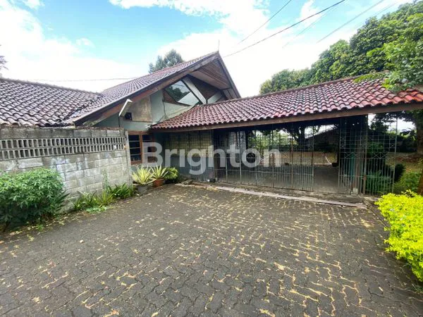 image RUMAH TEMPO DULU DENGAN KEBUN YANG LUAS (2)