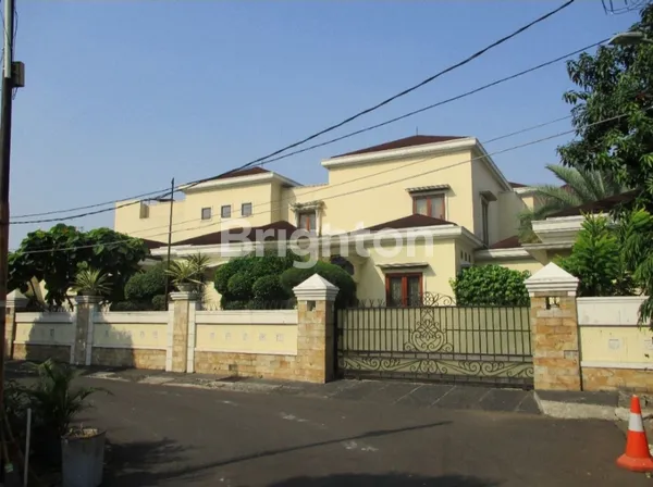 image RUMAH GAYA LAMA MEWAH 2 LANTAI RADIO DALAM (1)