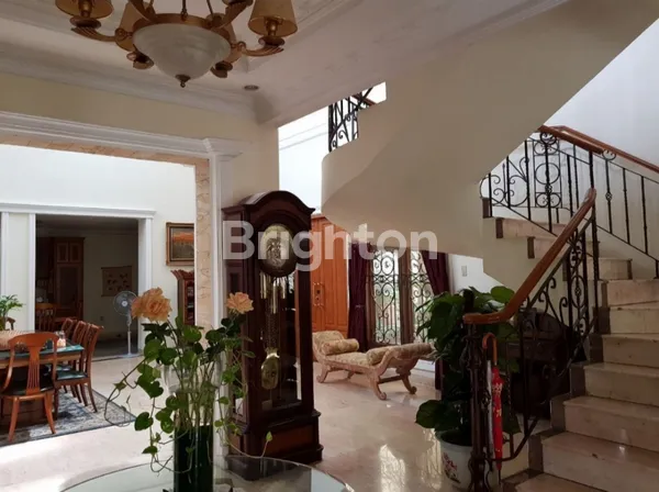 image RUMAH GAYA LAMA MEWAH 2 LANTAI RADIO DALAM (4)