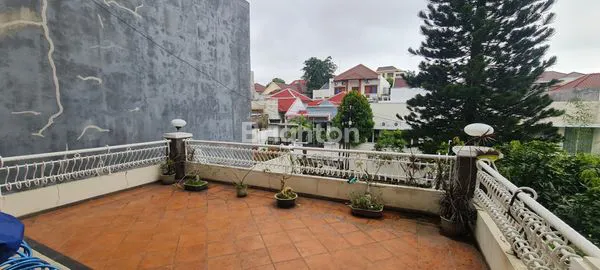 image HARGA SPESIAL RUMAH 3 LANTAI 2 SISI DI BUKIT SARI SEMARANG (2)