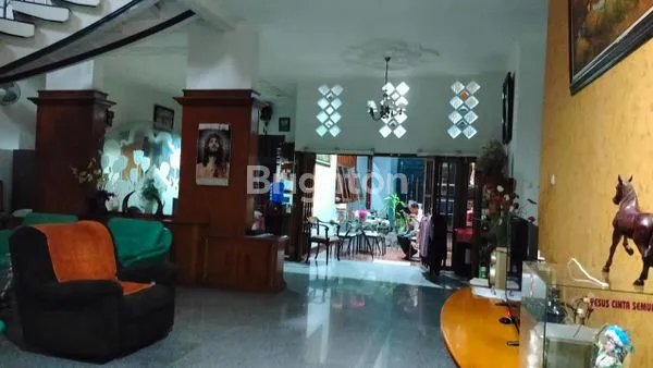 image RUMAH MEWAH TENGAH KOTA SOLO (1)