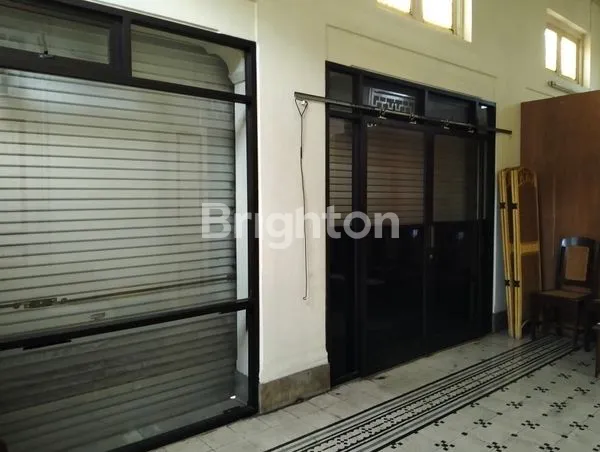 image RUMAH BESAR DI TENGAH KOTA SALATIGA, PINGGIR JALAN SANGAT STRATEGIS UNTUK USAHA. (8)