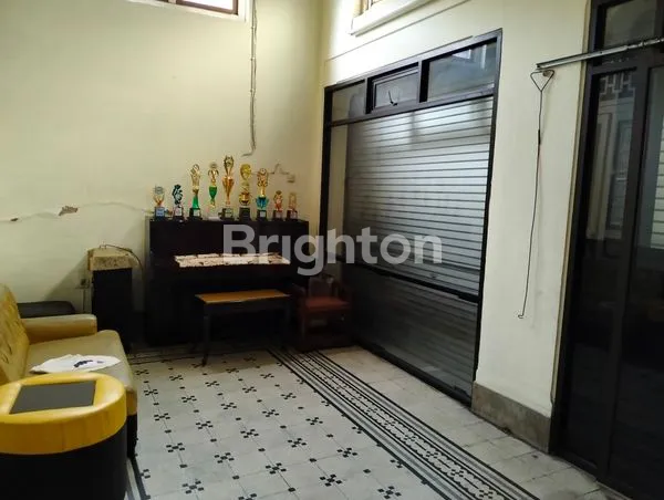 image RUMAH BESAR DI TENGAH KOTA SALATIGA, PINGGIR JALAN SANGAT STRATEGIS UNTUK USAHA. (6)