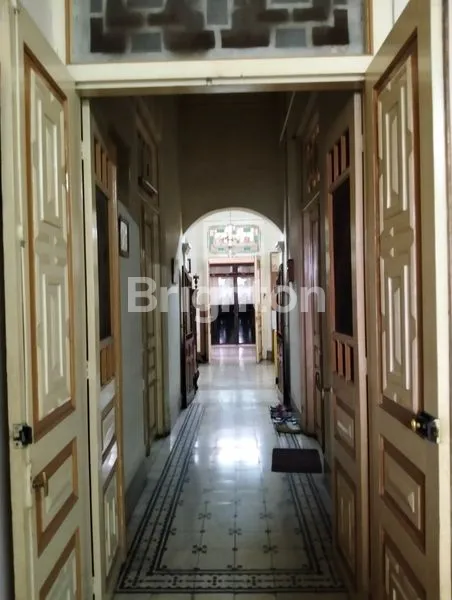 image RUMAH BESAR DI TENGAH KOTA SALATIGA, PINGGIR JALAN SANGAT STRATEGIS UNTUK USAHA. (3)