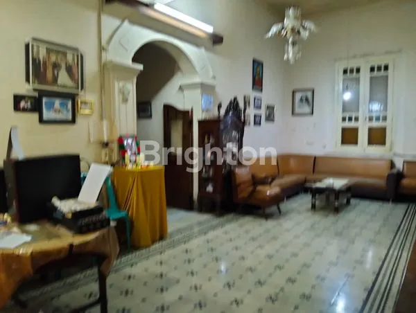 image RUMAH BESAR DI TENGAH KOTA SALATIGA, PINGGIR JALAN SANGAT STRATEGIS UNTUK USAHA. (5)