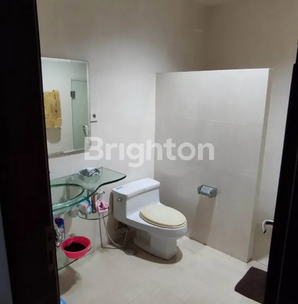 image RUMAH SECOND STRATEGIS DI KUPANG INDAH, SURABAYA BARAT (5)