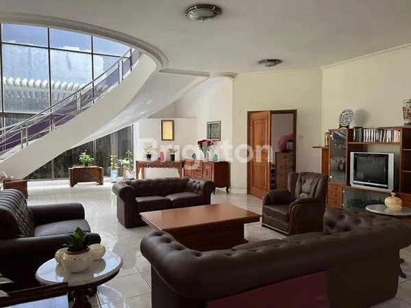 image RUMAH KLASIK DI CIPAKU INDAH BANDUNG DEKAT UNIVERSITAS PENDIDIKAN INDONESIA (2)