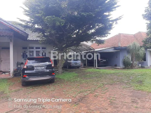 BELI TANAH DAPAT 3 UNIT RUMAH BAGUS BESAR SIAP HUNI DAN 1 SHOWROOM MOBIL DI JALAN RAYA SEMPLAK BOGOR BARAT