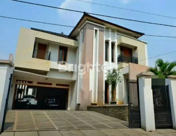 image RUMAH LUAS DAN NYAMAN 2 LANTAI DEKAT PAKUWON MALL (1)