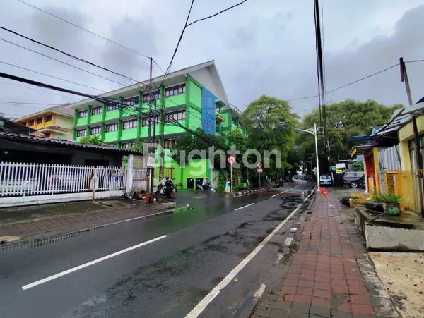 image DIJUAL RUMAH TUA HITUNG TANAH SAJA POSISI HOEK DI SLIPI PALMERAH JAKARTA BARAT (3)