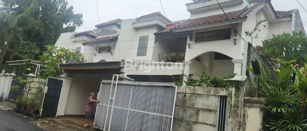 RUMAH TEMPAT TINGGAL 2 LANTAI SIAP HUNI DI JAGAKARSA, JAKARTA SELATAN