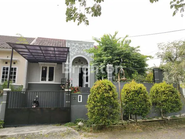 image RUMAH CANTIK DENGAN HALAMAN LUAS  (1)
