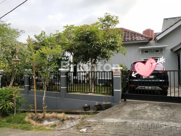image RUMAH CANTIK DENGAN HALAMAN LUAS  (2)
