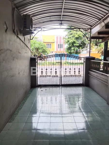 image RUMAH DI JALAN RAYA TANGGUL WONOAYU SIDOARJO (1)