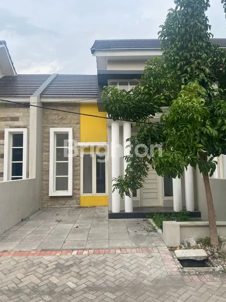 image RUMAH 2ND TERAWAT SIAP HUNI DI WISATA SEMANGGI DEKAT MANGGROVE MERR & WONOREJO UKURAN 6X14 ROW JALAN 2.5 MOBIL (1)