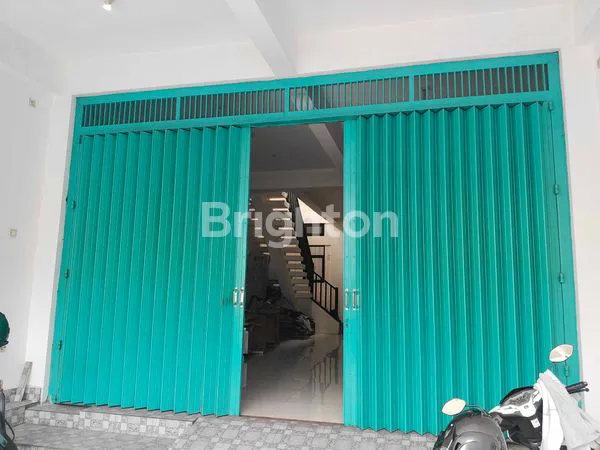 image RUMAH TINGGAL 2.5 LANTAI LOKASI STRATEGIS DEKAT PUSAT KERAMAIAN TENGAH KOTA KEDIRI (2)